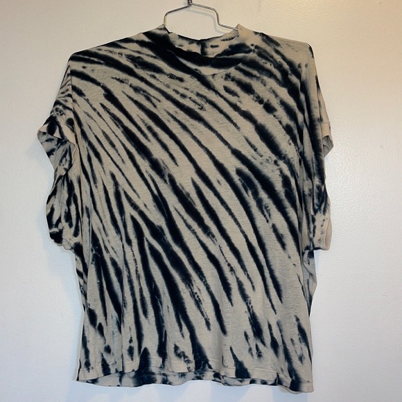 Young Fabulous & Broke Tops - Young Fabulous & Broke Cream and Blue Tie Dye Short Sleeve Shirt Size Large